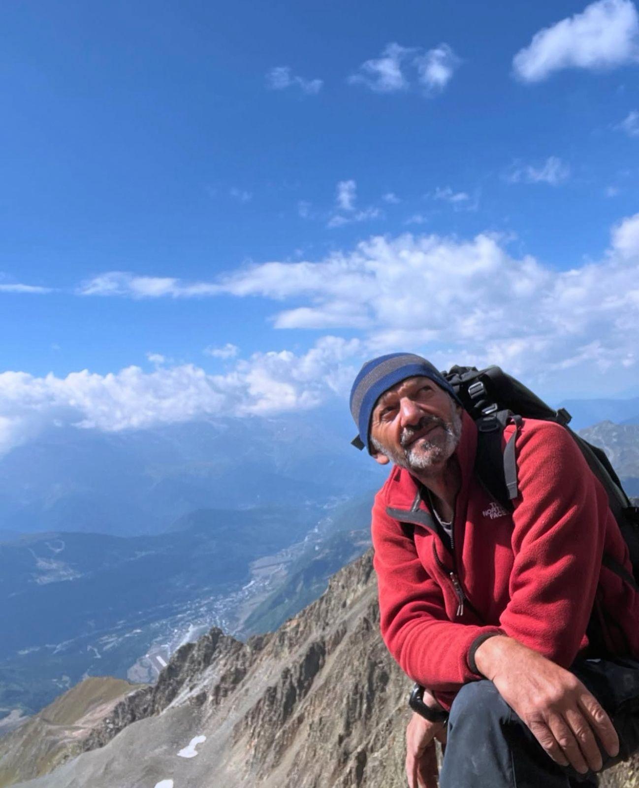Nugo guiding in snowy mountains